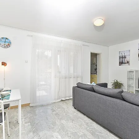 Vlasta 1410 Premantura