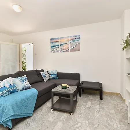 Vlasta 1410 Apartman *